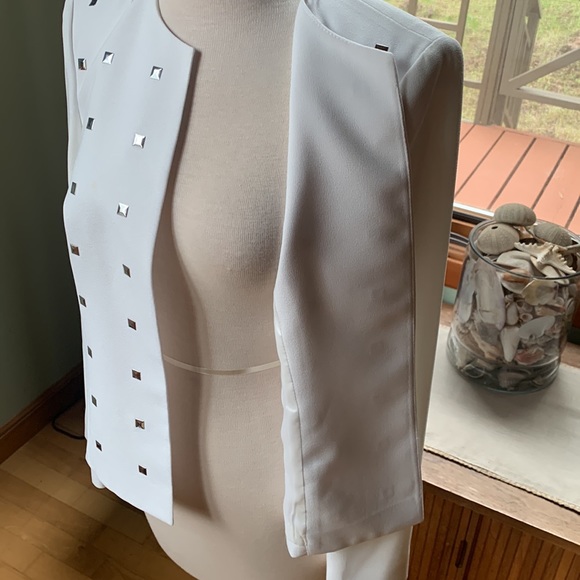 Kasper Lined white jacket with silver “studding” on the front - Picture 5 of 8